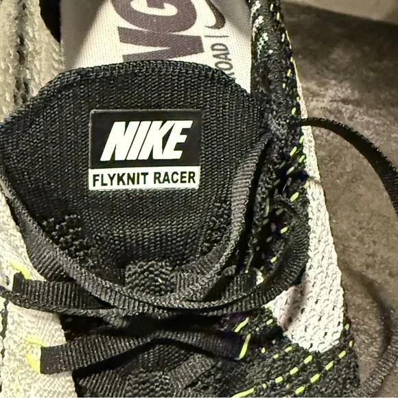 Men’s Nike Flyknit Road Racer Shoes Sneakers - 10.5 black & White